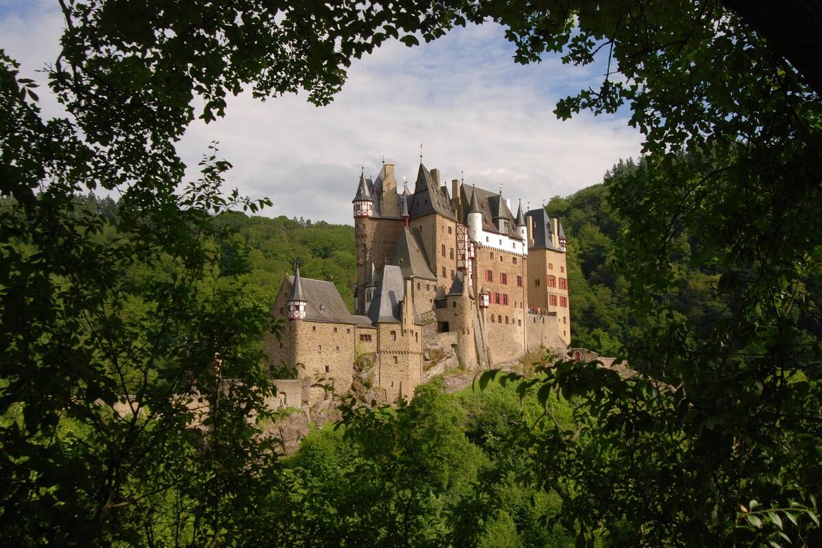 Burg Eltz Westseite