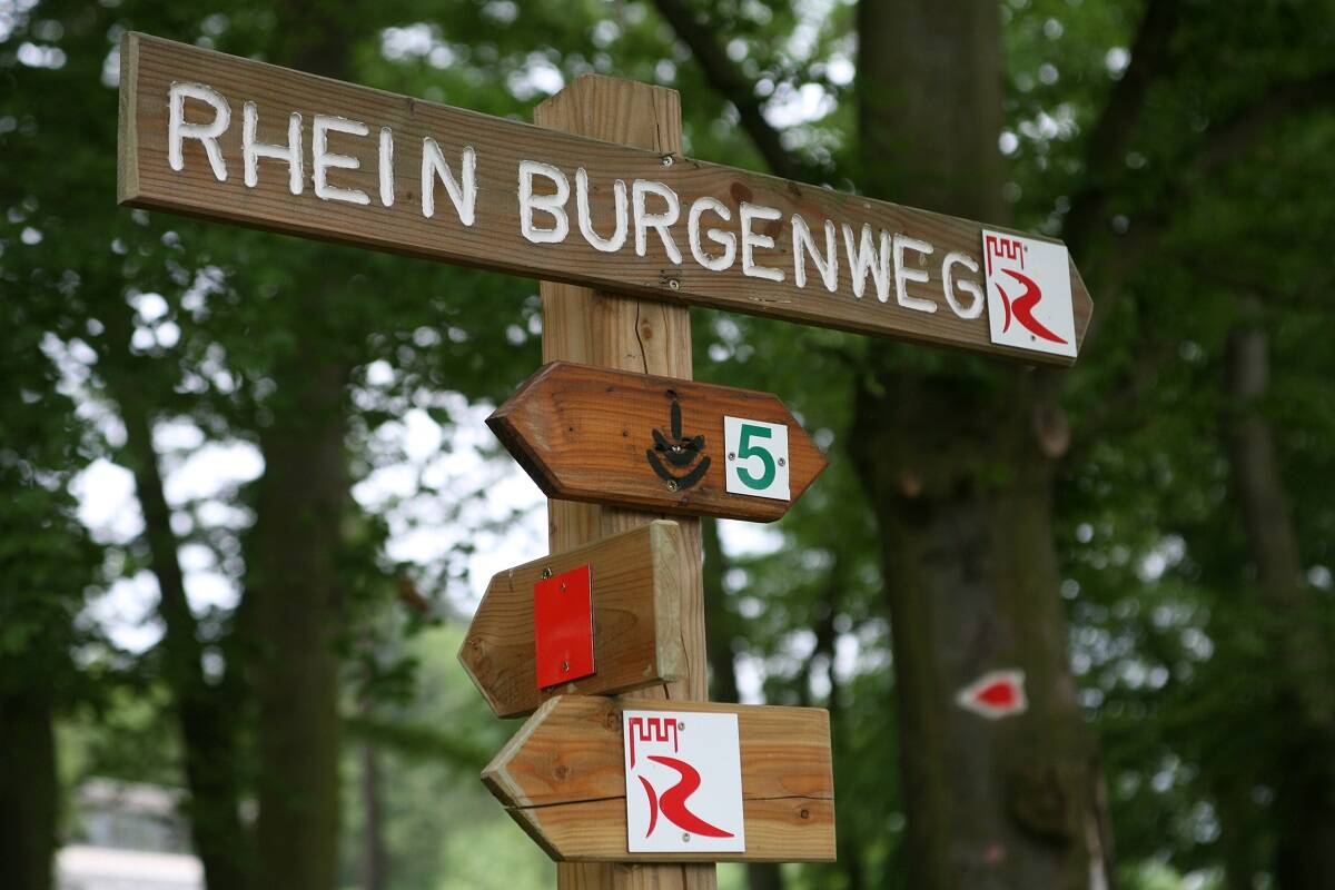 Rheinburgenweg schild