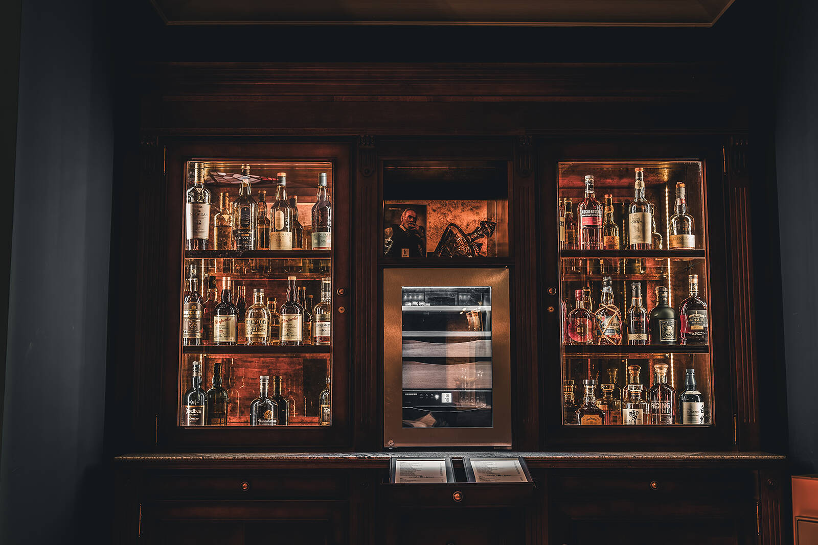 Erlesene Auswahl an Zigarren und Whiskeys in der Smokers Lounge 'Le Fumoir'