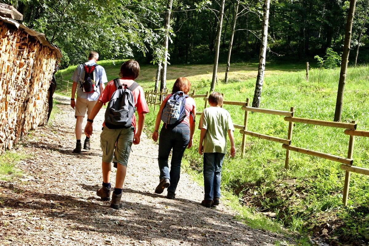 Wandernde Familie