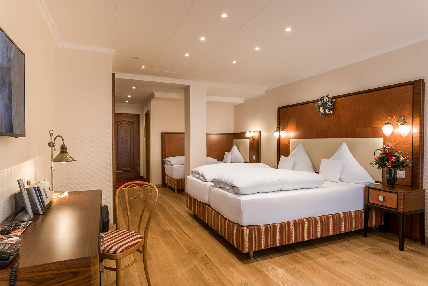 01   Bellevue Rheinhotel 3 Bett Zimmer ganz