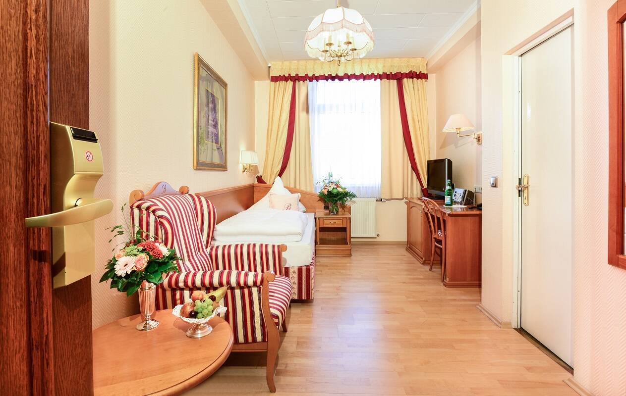 01 Bellevue Rheinhotel Einzelzimmer Stadtseite